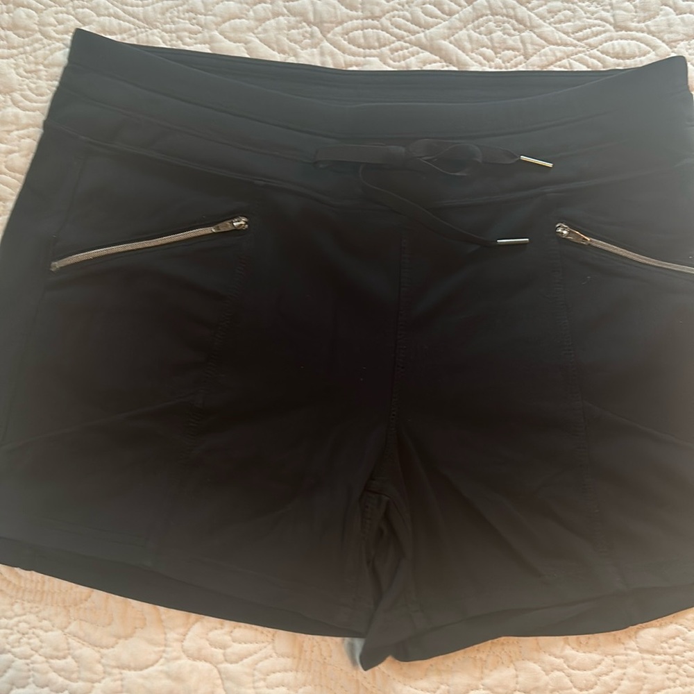 Women’s Athleta short
